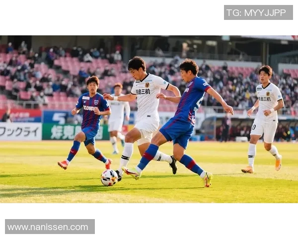 广岛三简与横滨水手的激烈对决揭示日本足球的魅力与竞争力